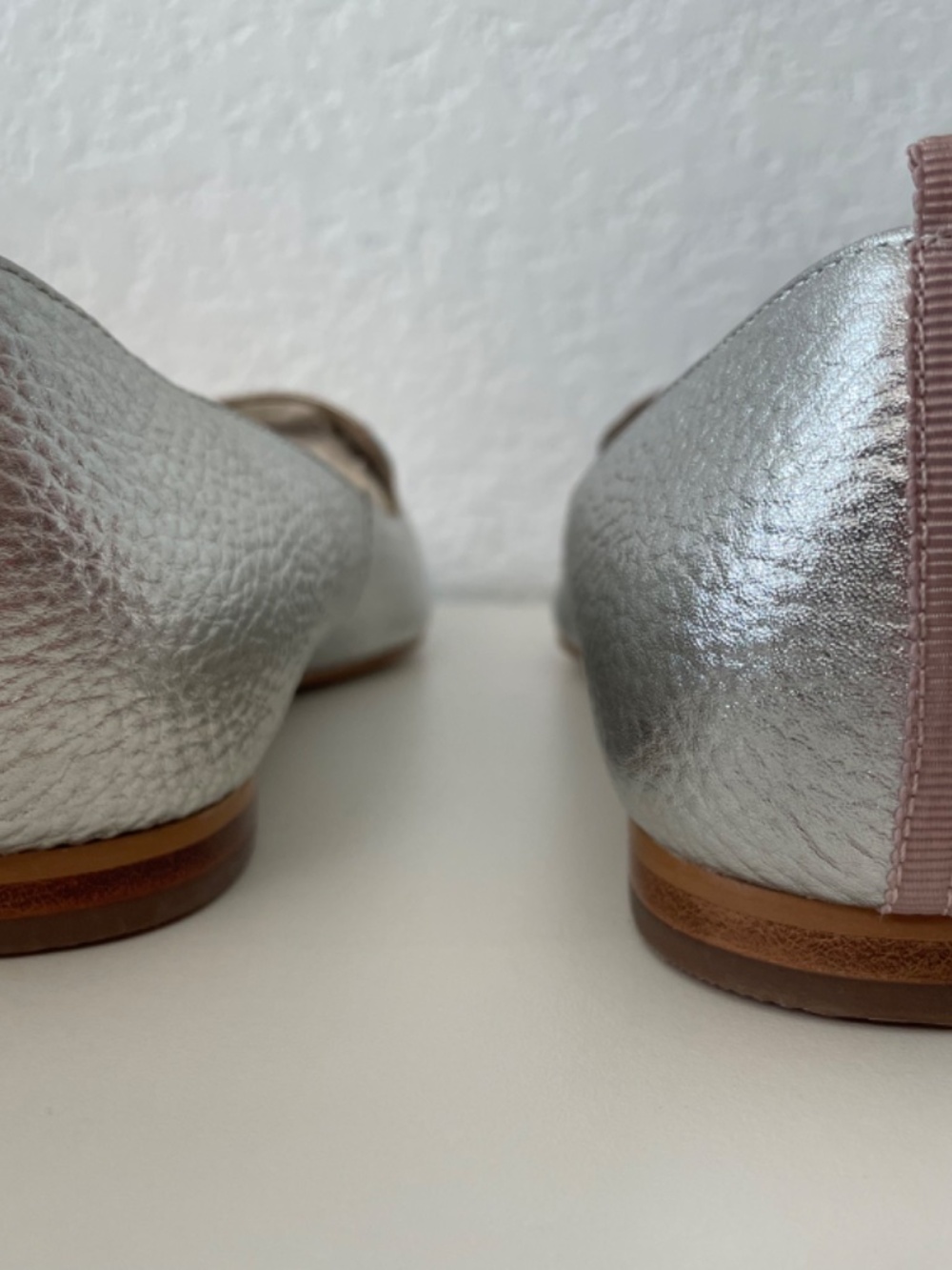 NIB Boden Silver Flats size 8.5 - Picture 4 of 9